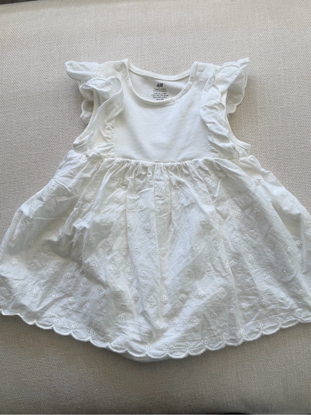 Dresses - Picture 2 of 4